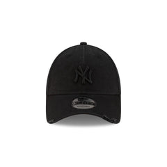 New York Yankees Distressed Black 9FORTY Adjustable Hat